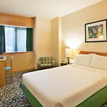 酒店 Ramada By Wyndham 4*