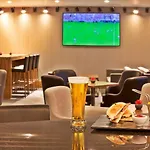 Ramada By Wyndham Hotell