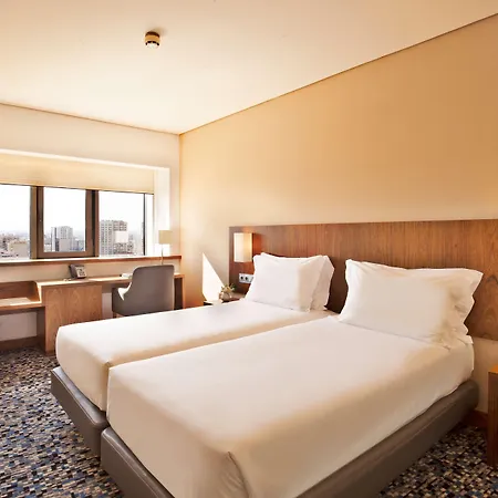 Hotel Ramada By Wyndham Lisbon