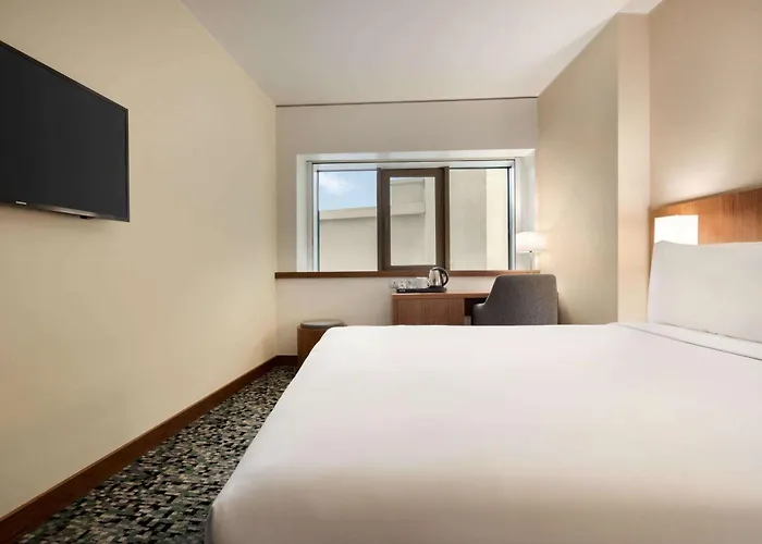 Ramada By Wyndham فندق