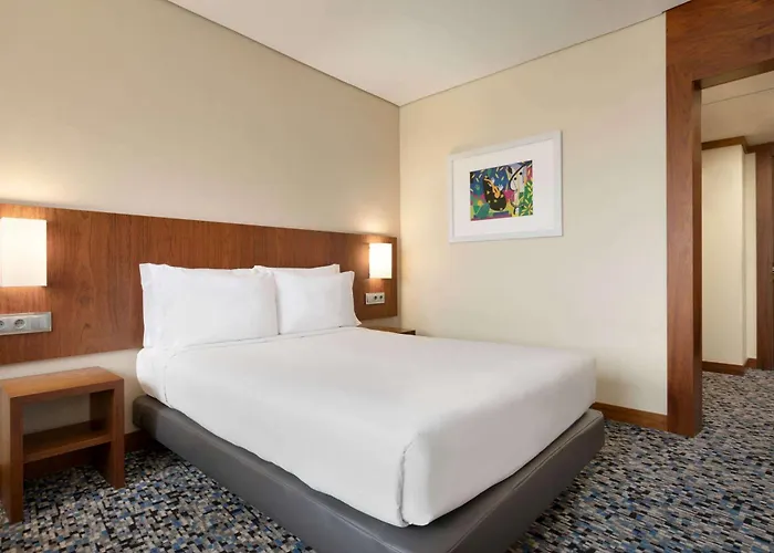 فندق Ramada By Wyndham 4*