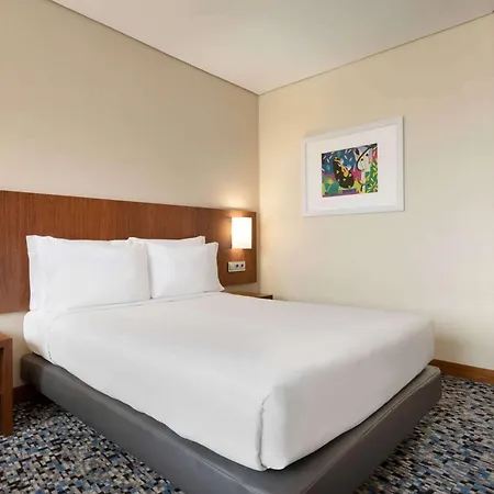 호텔 Ramada By Wyndham 4*