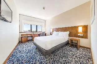Ramada By Wyndham Otel