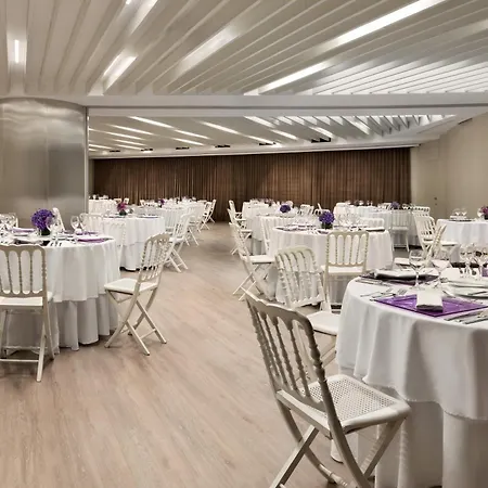 Ramada By Wyndham 호텔