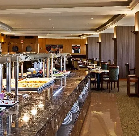 호텔 Ramada By Wyndham 4*