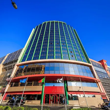 Ξενοδοχείο Ramada By Wyndham 4*