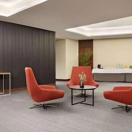 Ξενοδοχείο Ramada By Wyndham 4*